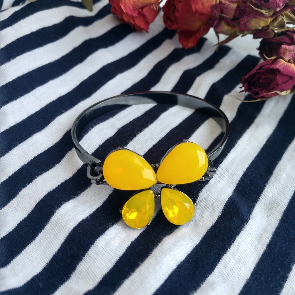NWOT  Women's Bracelet Grey Yellow Butterfly
